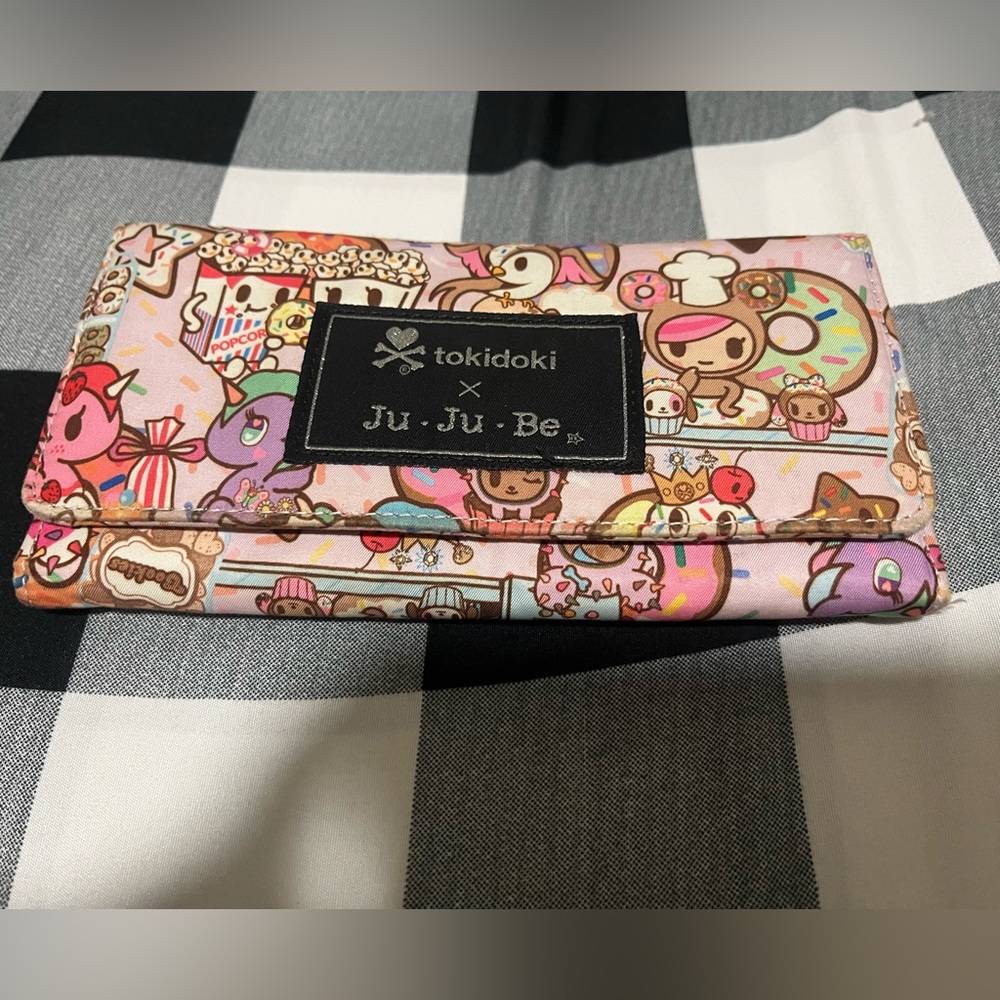 Ju-Ju-Be - tokidoki 
Donutella Trifold Clutch Wallet